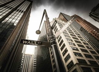 Акции техно компаний поднимают Уолл-стрит