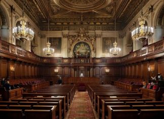 Джастин Сан подал в суд на Bloomberg Bloomberg